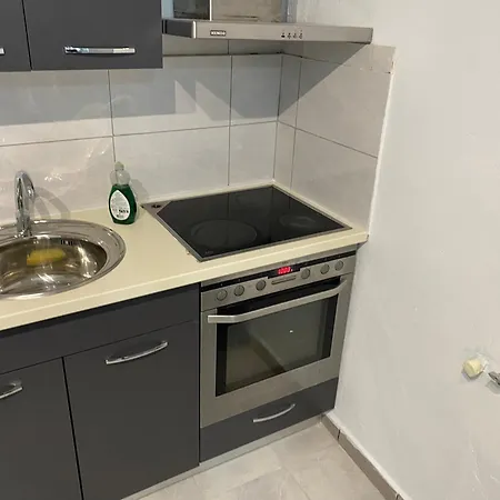 House Near アパート